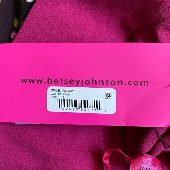 Betsey Johnson Short Sleeve Pink Scuba Crepe Dress NWT - Picture 4 of 10